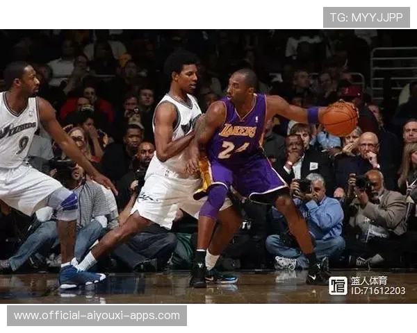 篮球低位背打中的脚步虚晃与触球点技术拆解